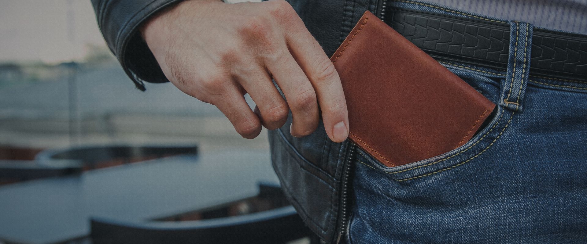 Men’s Wallet Guide: Choosing the Perfect Slim, Hard Cover, Front-Pocket RFID-Blocking Wallet